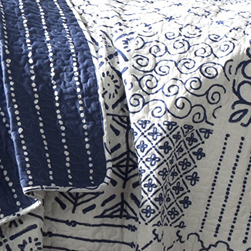Lush Decor Monique 3 Piece Reversible Print Pattern Blue Quilt Set, King: Home & Kitchen